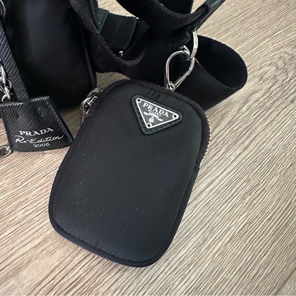 Authentic Prada Re-Edition 2005 Re-Nylon bag - Picture 4 of 10